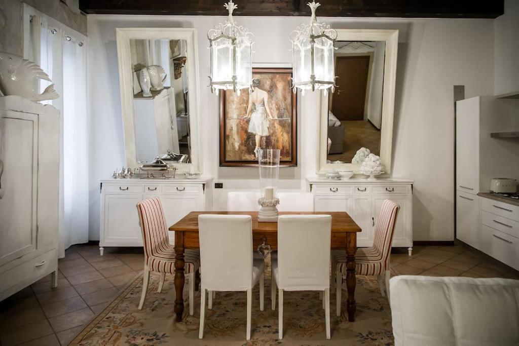 ורונה Piazza Erbe Luxury Apartment מראה חיצוני תמונה