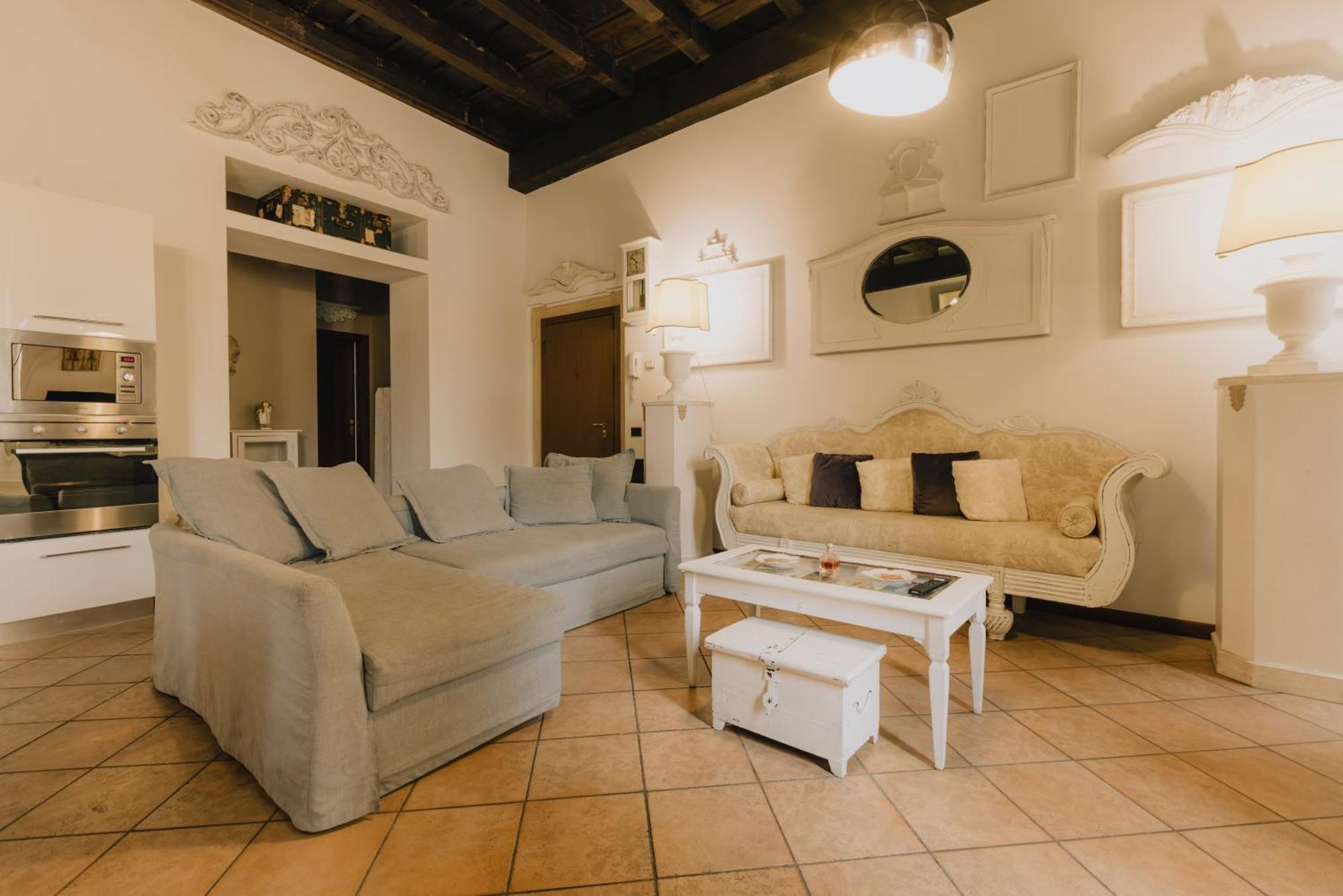 ורונה Piazza Erbe Luxury Apartment מראה חיצוני תמונה